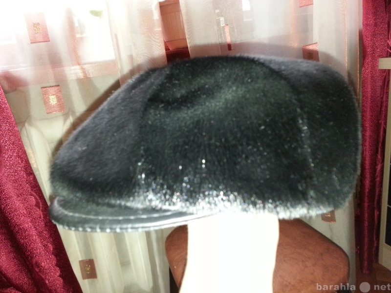 Продам: Зимнюю шапку-кепку из меха нерпы
