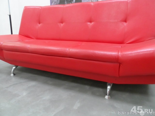 Продам: Красивый красный диван.