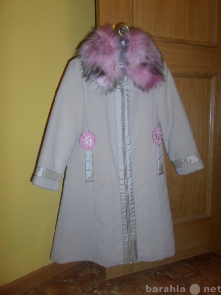 Продам: Детское пальто для девочки