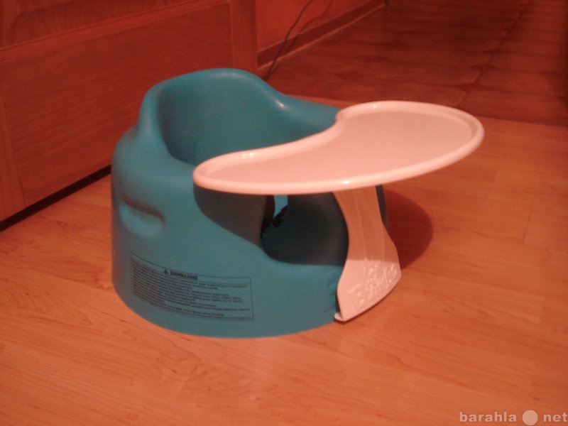 Продам: Детское кресло и столик Bumbo