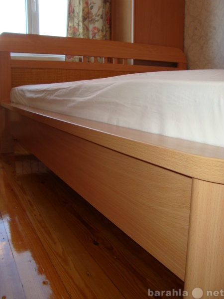 Продам: Кровать двуспальная с ротангом