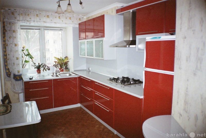 Продам: Кухонный гарнитур МДФ Красный