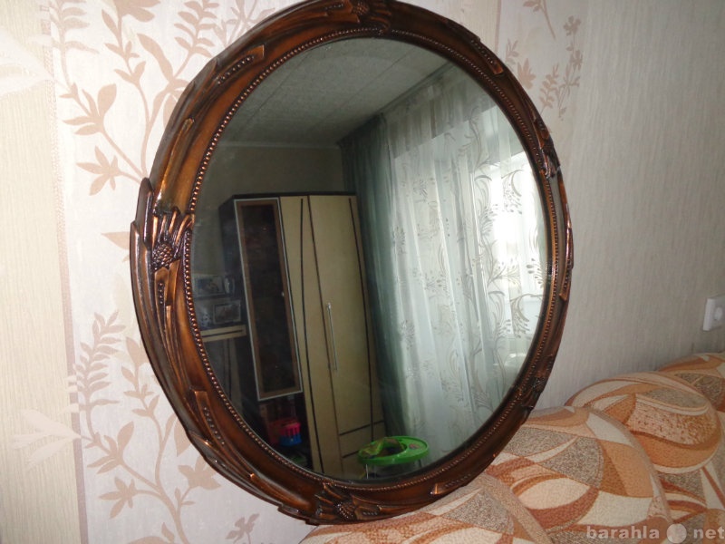 Продам: круглое зеркало в бронзовой раме