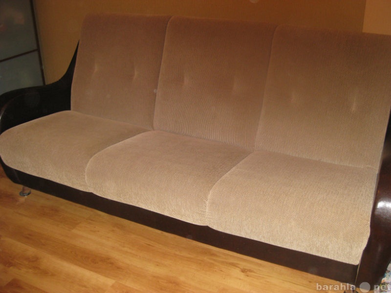 Продам: Белорусский диван(деревянный)
