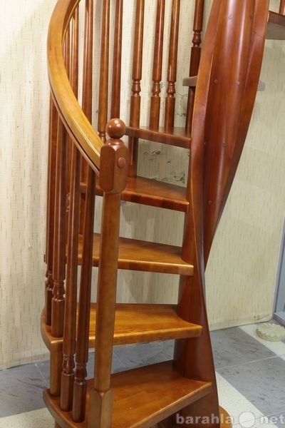 Продам: Винтовая лестница, дуб
