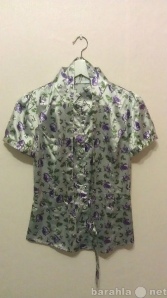 Продам: Блуза с цветочным принтом