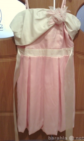 Продам: Нарядное платье для девочки
