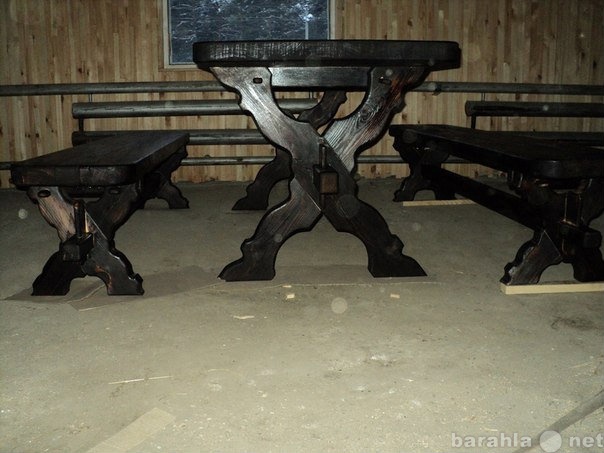 Продам: Деревянный стол с двумя скамейками