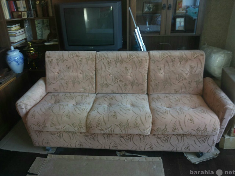 Продам: Два дивана и стол