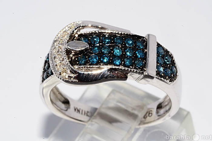 Продам: Серебряное кольцо с голубыми бриллиантам