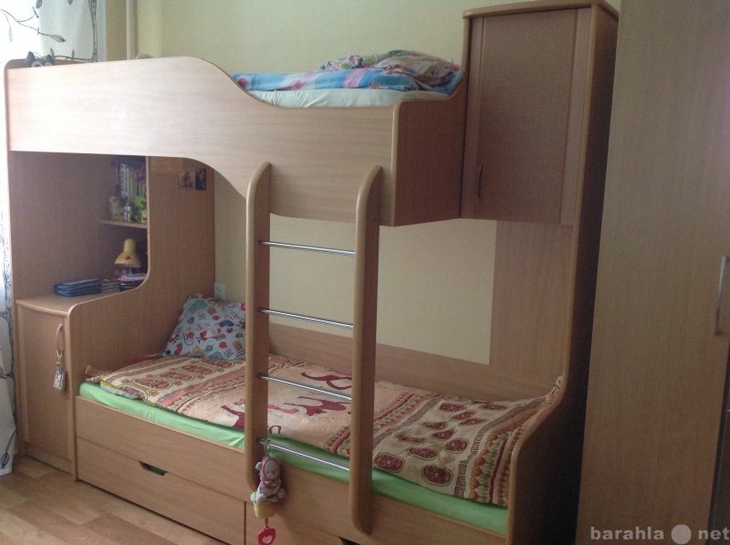 Продам: Детская двухъярусная кровать