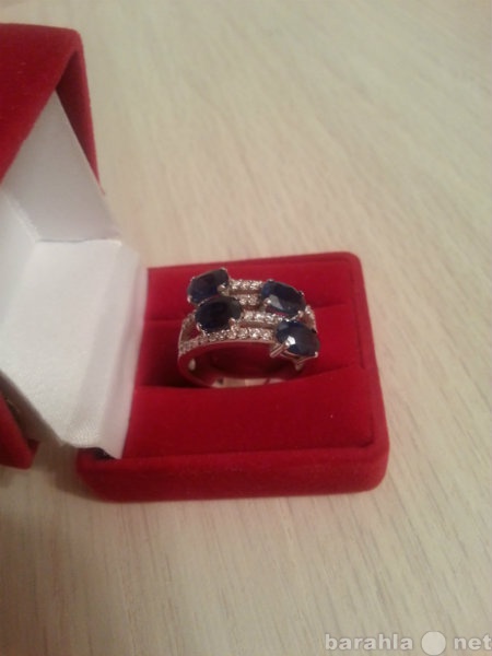 Продам: кольцо золотое с сапфирами и бриллиантам