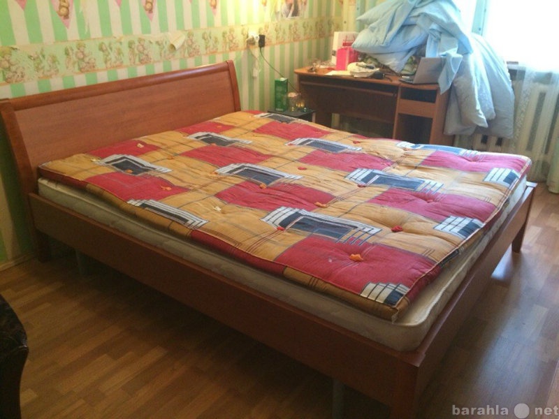 Продам: Кровать двуспальная, с матрасом и тюфяко