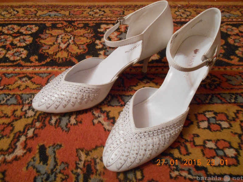 Продам: Туфли белые свадебные