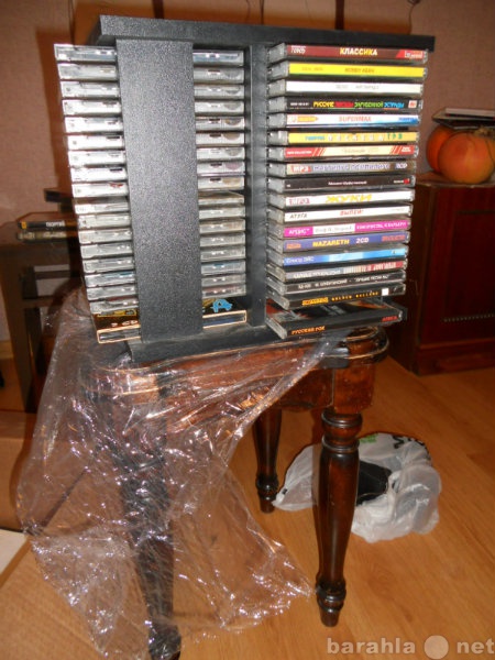 Продам: Вертящаяся стойка для CD с дисками.