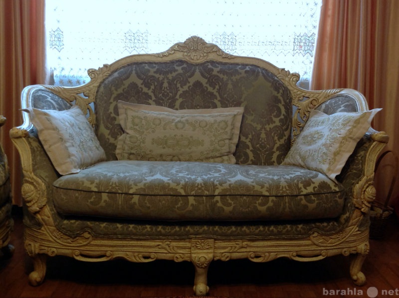 Продам: 2 итальянских дивана и кресло