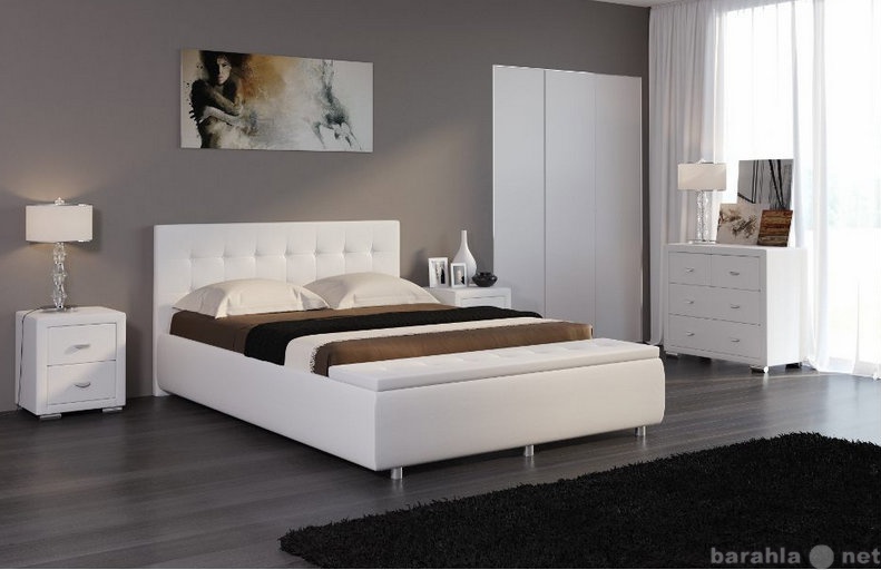 Продам: кровать  с пуфом в изножье двухспальная