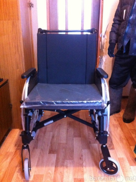 Продам: Инвалидное кресло-коляску