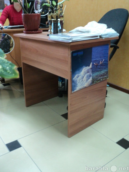 Продам: Письменный, компьютерный стол