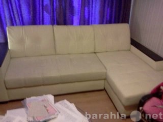 Продам: Белый кожаный диван