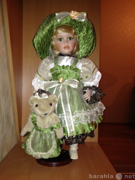 Продам: Фарфоровая кукла Remeco (Англия)