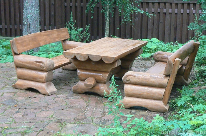 Продам: деревянный стол и стулья