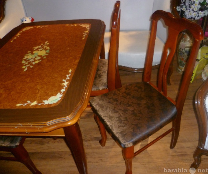 Продам: стол 4 стула, 3 комплекта