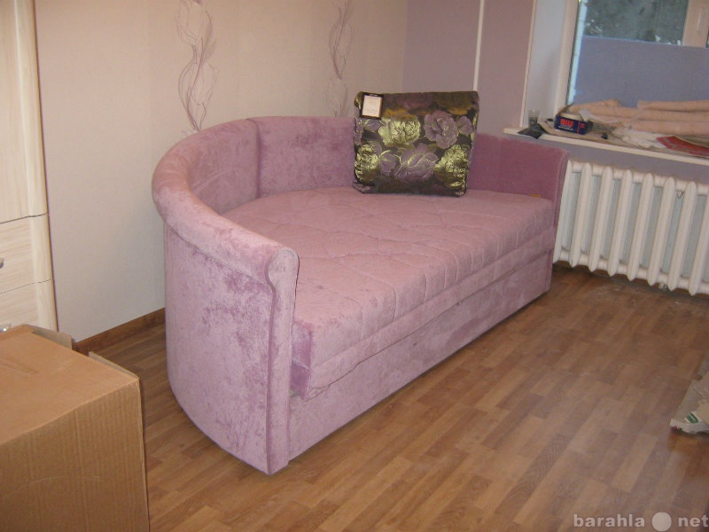 Продам: Новый (круглый) розовый диван
