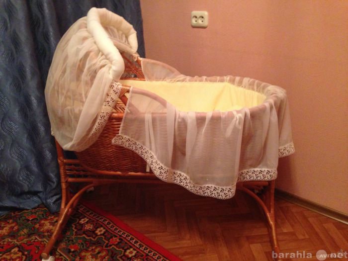 Продам: Кроватка-колыбель плетеная