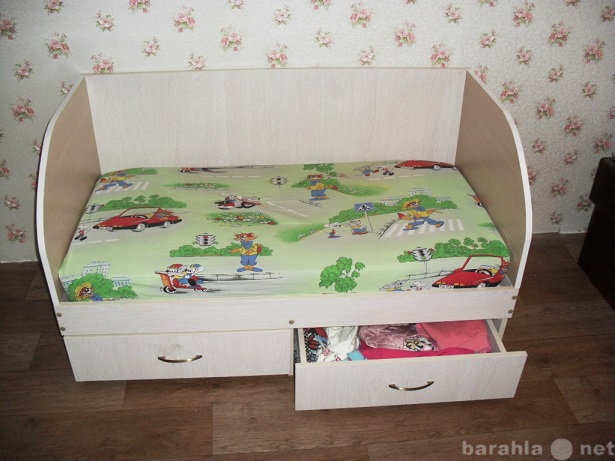 Продам: Кровать с выдвижными ящиками(торг)