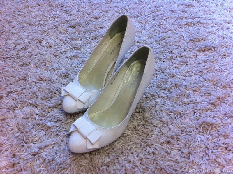 Продам: Туфли белые в хорошем состоянии