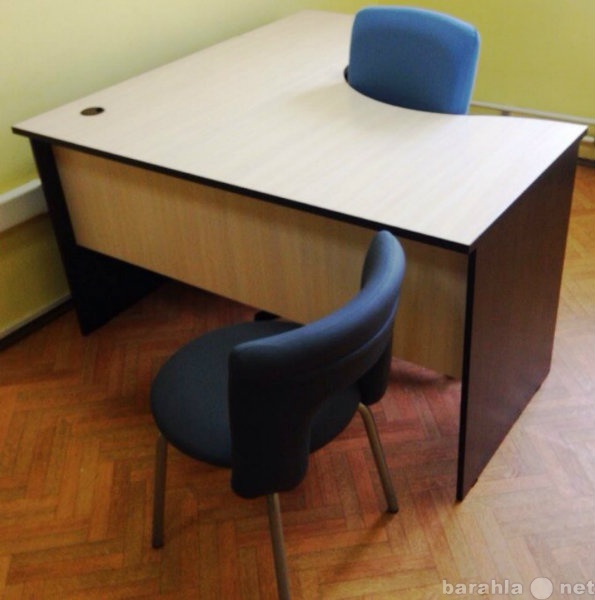 Продам: Офисная мебель (стол, стулья, шкаф)