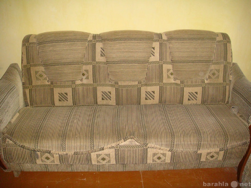 Продам: Мягкая мебель (раскладной диван и два кр