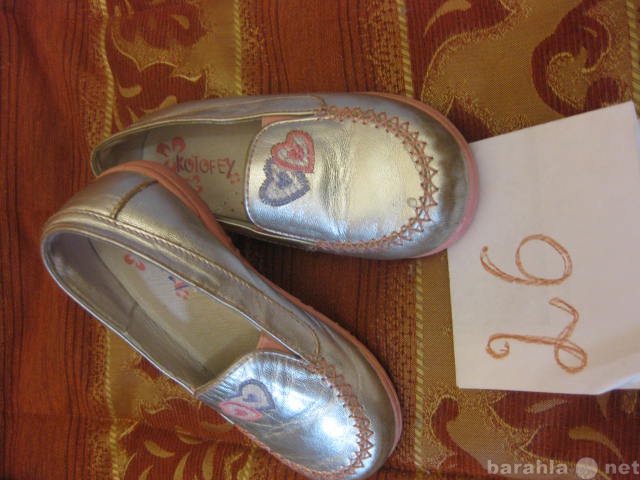 Отдам даром: Нарядные туфли для девочки размер 26