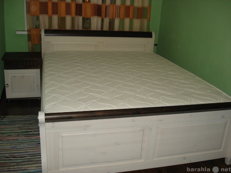 Продам: Кровать и тумбочка