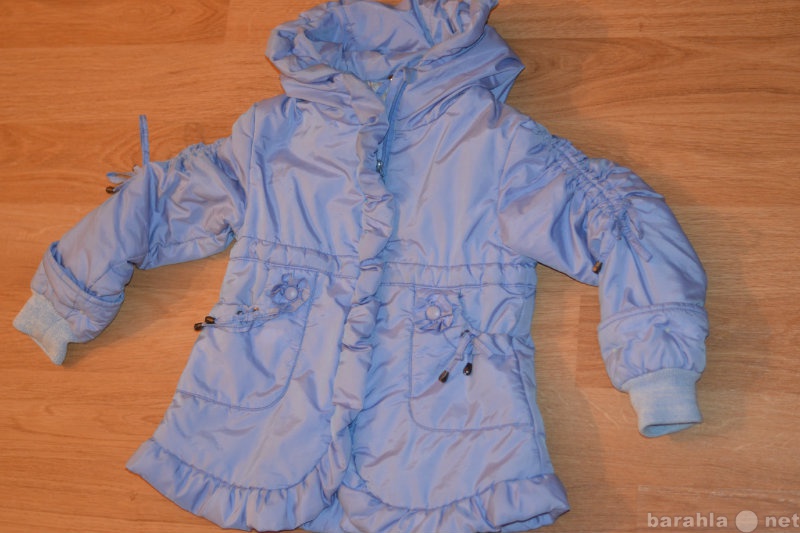 Продам: Куртку на девочку от 3 до 5 лет