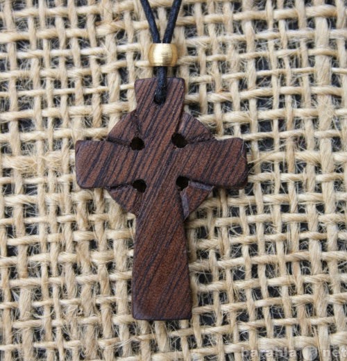 Продам: Кулон резной деревянный " Крест&qu