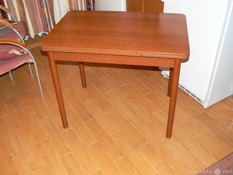 Продам: стол раскладной и 4 стула
