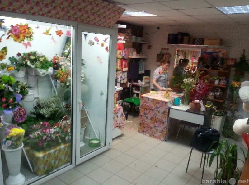 Продам: Продам цветочный магазин с прибылью