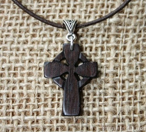 Продам: Кулон деревянный резной Крест