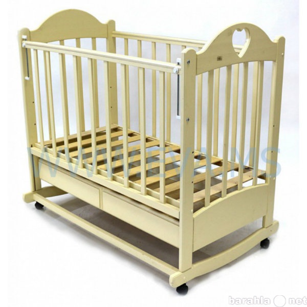 Продам: Детская кроватка с матрасом