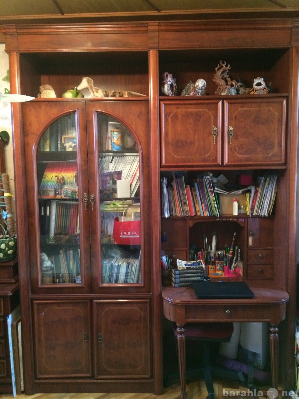 Продам: Испан.книжн.шкаф,столик и комод с зеркал