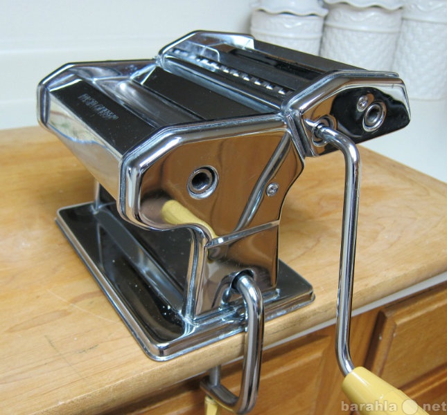Продам: Лапшерезка Тесторасскатка ручная машинка