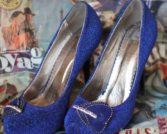 Продам: Изящные женские классические синие туфли