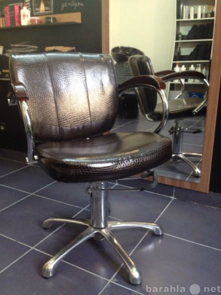 Продам: Кресло парикмахерское