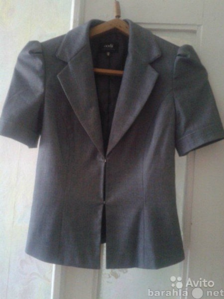 Продам: Стильный серый пиджак с коротким рукавом