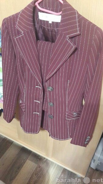 Продам: Костюм-тройка пиджак, юбка, брюки, галст