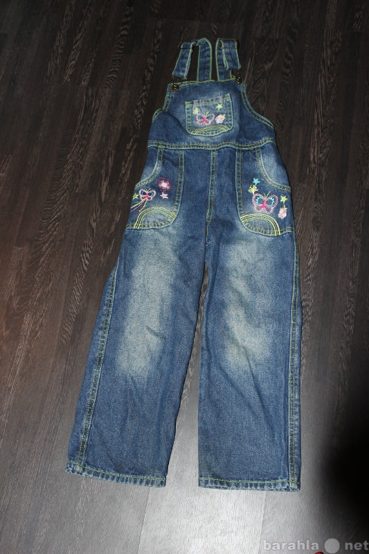 Продам: джинсовый комбинезон для девочки 110 рос