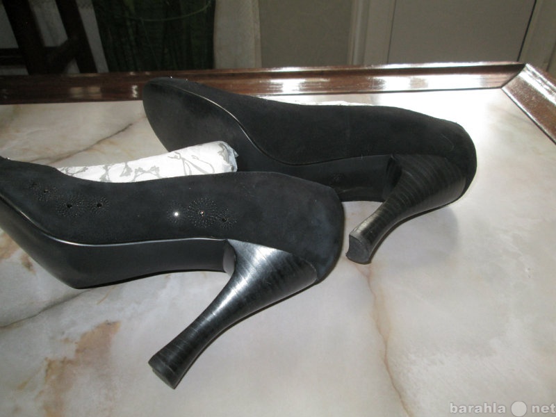 Продам: Чёрные замшевые туфли (ФРГ) р.38
