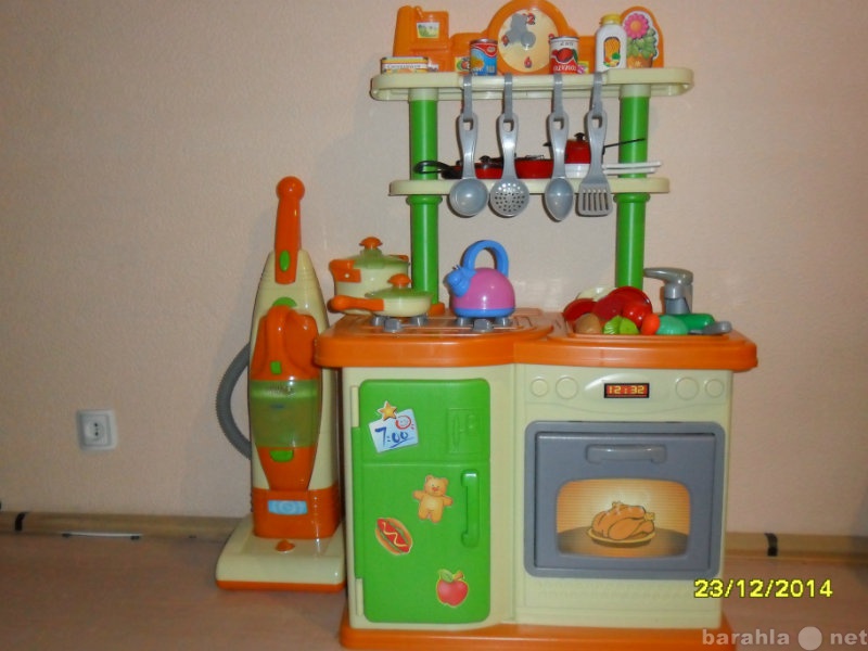 Продам: Игровой набор: кухня и пылесос